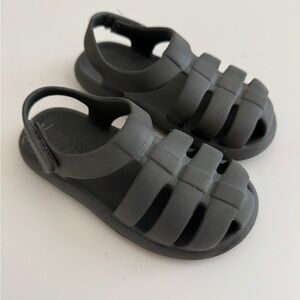 Zara Kids Gray Sandals Size 26 (9.5 US size)